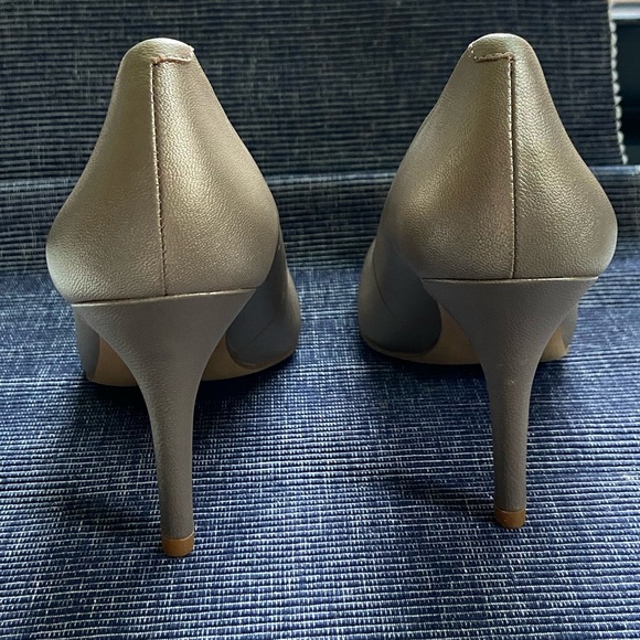 Gigi size 9 gold pumps new without tags - Picture 4 of 10